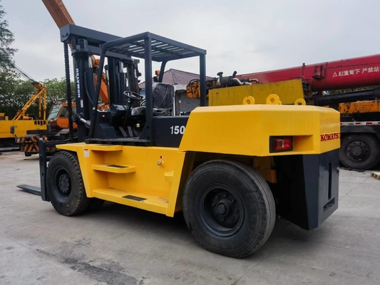 COMATSU FD150 15 tonnes de camion de levage de palettes avec et en bon état