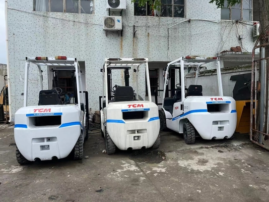 TCM plus sûr utilisé 3 tonnes 3,5 tonnes chariot élévateur diesel avec moteur ISUZU YANMAR MISUBISHI FD30