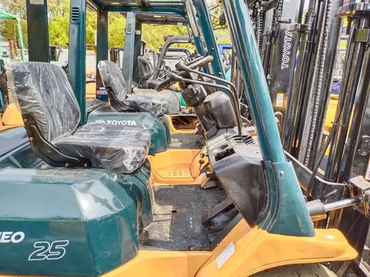 Toyota FD25 chariot élévateur de palettes diesel pour les boissons alimentaires dans votre budget