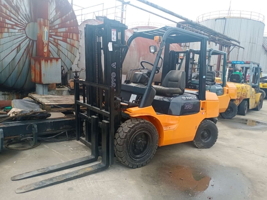 Excellentes conditions de travail 3 tonnes Toyota FD30 Mini chariot élévateur pour équipements lourds