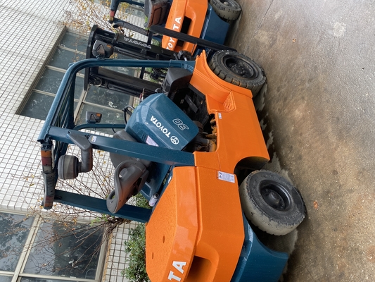 Japon TOYOTA FD30 chariot élévateur diesel 3 tonnes avec peu d'heures de travail