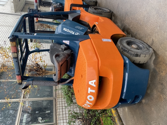 Japon TOYOTA FD30 chariot élévateur diesel 3 tonnes avec peu d'heures de travail