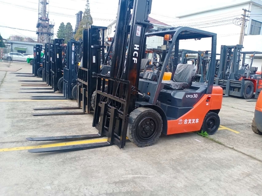 Le client a demandé le Japon HELI FD30 Diesel 3 tonnes Mini camion de levage d'occasion