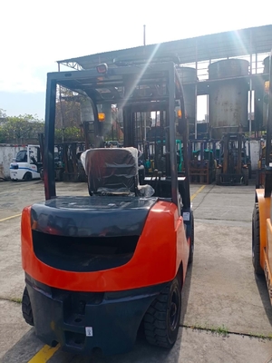 Le client a demandé le Japon HELI FD30 Diesel 3 tonnes Mini camion de levage d'occasion