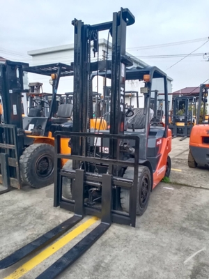 Le client a demandé le Japon HELI FD30 Diesel 3 tonnes Mini camion de levage d'occasion