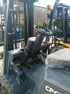 Le client a demandé le Japon HELI FD30 Diesel 3 tonnes Mini camion de levage d'occasion