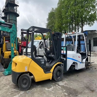 En bon état, le chariot élévateur japonais original Komatsu 3T, avec peu d'heures de travail et en 2022