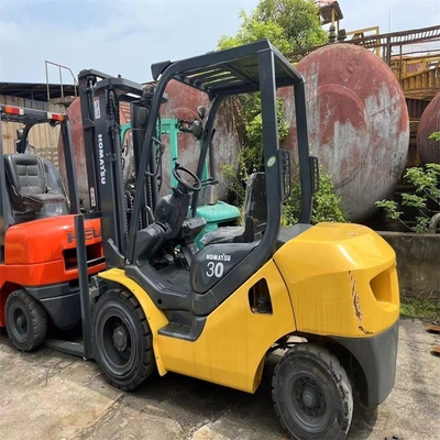 En bon état, le chariot élévateur japonais original Komatsu 3T, avec peu d'heures de travail et en 2022