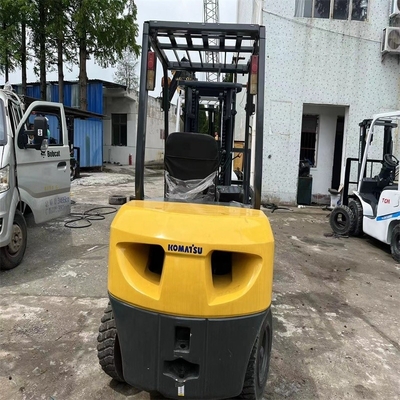 En bon état, le chariot élévateur japonais original Komatsu 3T, avec peu d'heures de travail et en 2022