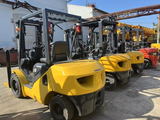 En bon état, le chariot élévateur japonais original Komatsu 3T, avec peu d'heures de travail et en 2022