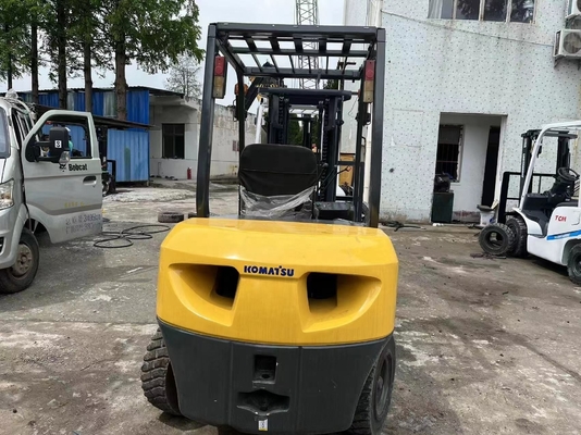 Camion de levage de palettes pour conteneurs élévateurs à fourche KOMATSU FD30 en bon état en 2023