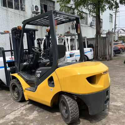 Le chariot élévateur Komatsu 3T de 2022 en excellent état avec peu de temps de travail