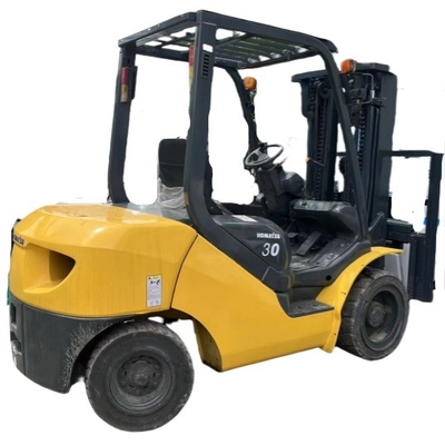 Le chariot élévateur Komatsu 3T de 2022 en excellent état avec peu de temps de travail