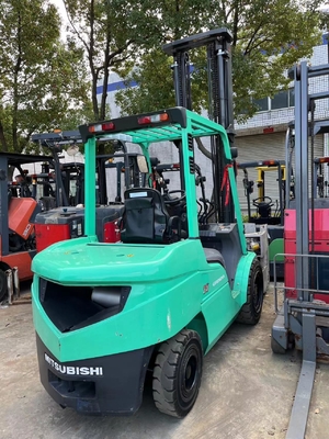 En bon état Mitsubishi 35 chariot élévateur de seconde main 127 kW puissance