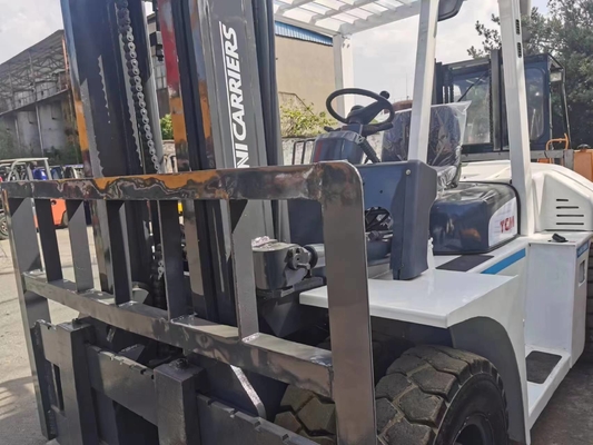 Camion élévateur TCM d'occasion de 6 tonnes en bon état et moteur de 127 kW du Japon