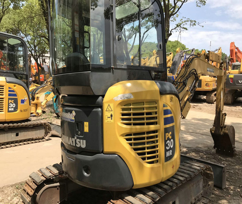 3000 KG Komatsu 3T chariot élévateur en bon état avec peu de temps de travail
