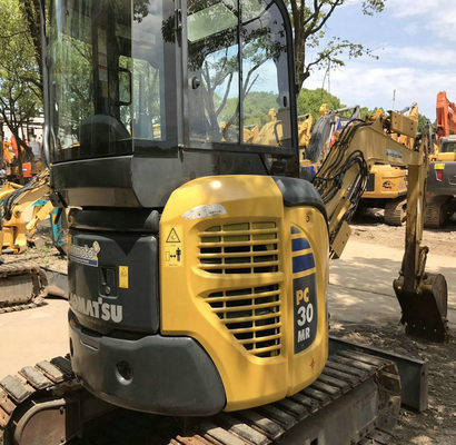3000 KG Komatsu 3T chariot élévateur en bon état avec peu de temps de travail