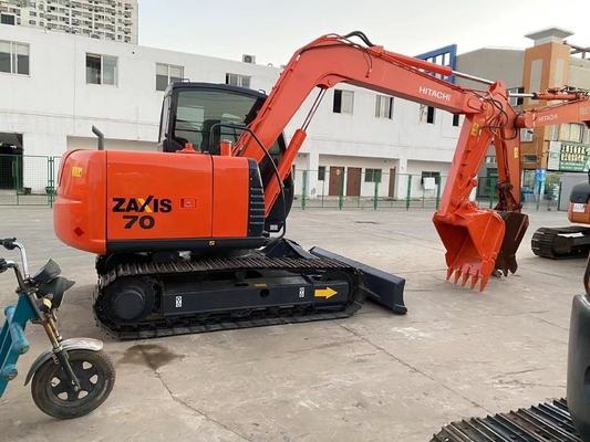 Excavateur d'occasion Hitachi ZX70 à faible temps de travail et à bonne performance