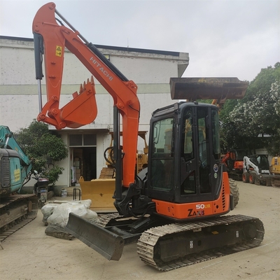 Une mini-excavatrice Hitachi ZX50UR en parfait état de fonctionnement.