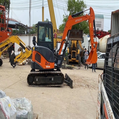 Une mini-excavatrice Hitachi ZX50UR en parfait état de fonctionnement.