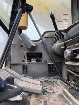 Excavateur KOMATSU PC600 d'occasion en excellent état avec peu de temps de travail