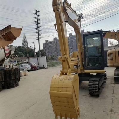 Une machine de creusement de 7 tonnes, fabriquée au Japon par Komatsu.