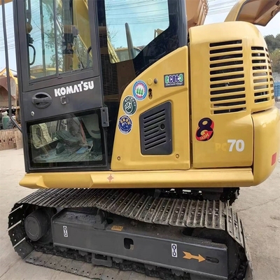 Une machine de creusement de 7 tonnes, fabriquée au Japon par Komatsu.