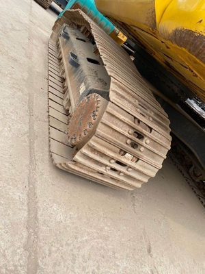 Excavateur KOMATSU PC240 d'occasion bien entretenu avec des heures de travail réduites et une puissance de 135 kW