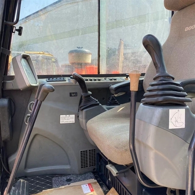 Excavateur Doosan DX55 à prix abordable avec peinture d'origine et poids de fonctionnement de 5,5 TON