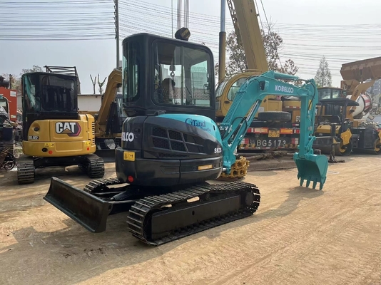 Excavateur Kobelco sk35 en bon état avec 3,5 tonnes de poids de fonctionnement et peu d'heures