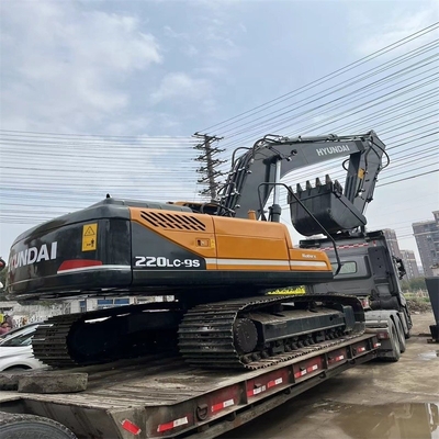 Excavateur Hyundai 220LC-9S en bon état avec moteur diesel