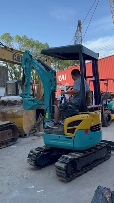 En bon état, une mini-pelée de 1 tonne Kubota U15 originaire du Japon.