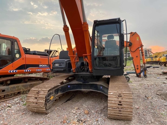 Excavateur HITACHI ZX210 avec excellentes conditions de travail et soupape hydraulique HITACHI