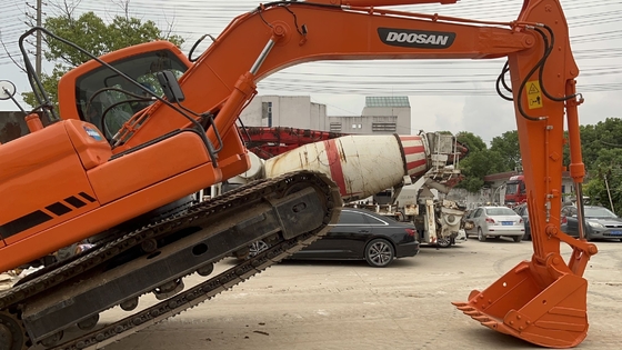 Excavateur hydraulique à rouleaux de seconde main 14TON Poids de fonctionnement Excavateur Doosan DX140LC