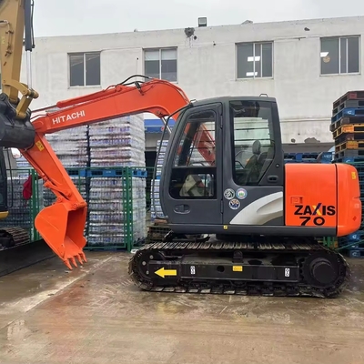 Une excavatrice hydraulique Hitachi ZX70 de seconde main avec une capacité de seau de 0,28 m3