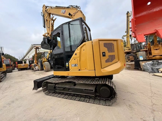 Excavatrice miniature Caterpillar 307.5 d'occasion japonaise basse heure et poids de la machine de 7500 KG