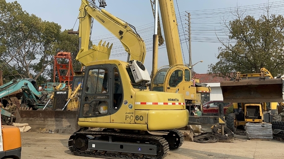 Japon 6ton Crawler KOMATSU PC60 Excavateur machine de terrassement d'occasion mini-pelée