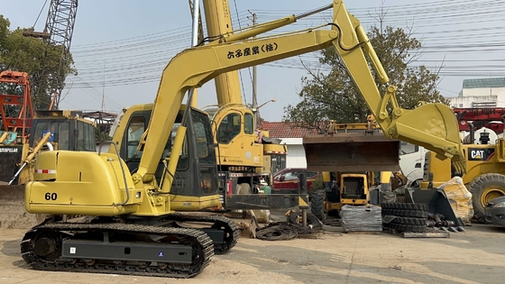Japon 6ton Crawler KOMATSU PC60 Excavateur machine de terrassement d'occasion mini-pelée