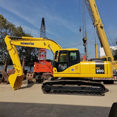 Excavateur de 20 tonnes dans le chantier naval de Shanghai Komatsu pc200 excavateur utilisé avec une pompe hydraulique de 105 kW