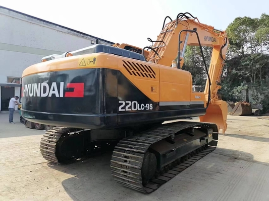 Hyundai 220LC-9S Crawler Excavator et en bon état pour vos projets en stock
