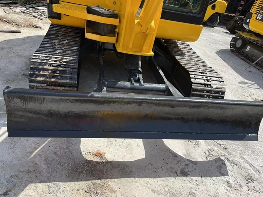 En bon état, mini-excavateur Komatsu PC56 mini-excavateur japonais d'occasion.