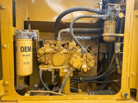 Excavateur CAT 318D en excellent état avec peu d'heures de travail 0-2000