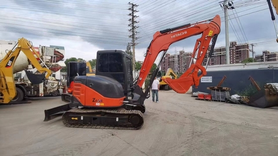 Conception habile Hitachi ZX65U Excavatrice hydraulique à remorqueuse utilisée 0,8 tonnes Poids de fonctionnement