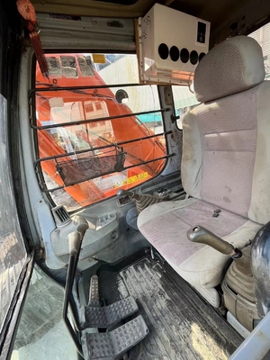 Excavateur d'occasion Hitachi EX200-3 en bon état de fonctionnement à un prix abordable avec couleur rouge
