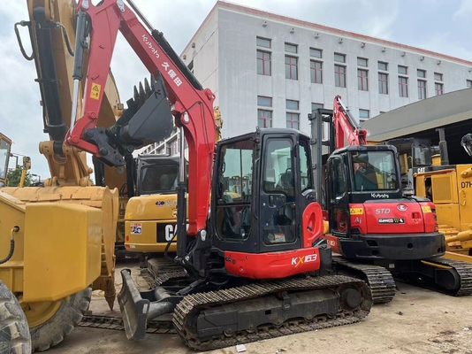En bon état, une pelle utilisée Kubota KX163-5 avec un poids de 3 tonnes.