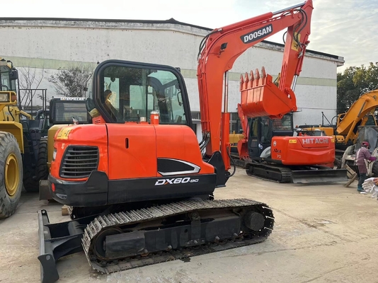 Excavateur d'occasion Doosan DX60 de 6 tonnes en parfait état