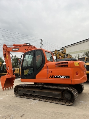 Excavateur à rampe Doosan 140LC en parfait état