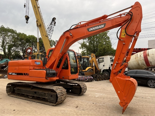 Excavateur à rampe Doosan 140LC en parfait état