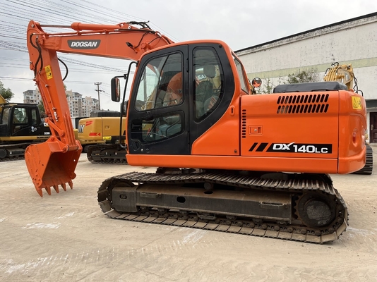 Excavateur à rampe Doosan 140LC en parfait état