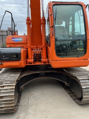 Excavateur à rampe Doosan 140LC en parfait état